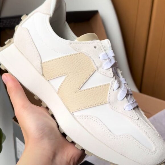 New Balance 327 Women Casual Sneakers Shoes Moonbeam Sandstone various sizes - Picture 4 of 12